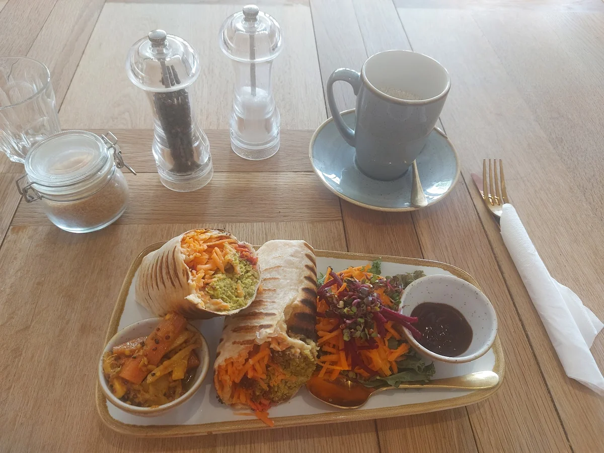 Santosa Café + Wellness Centre — photo 3
